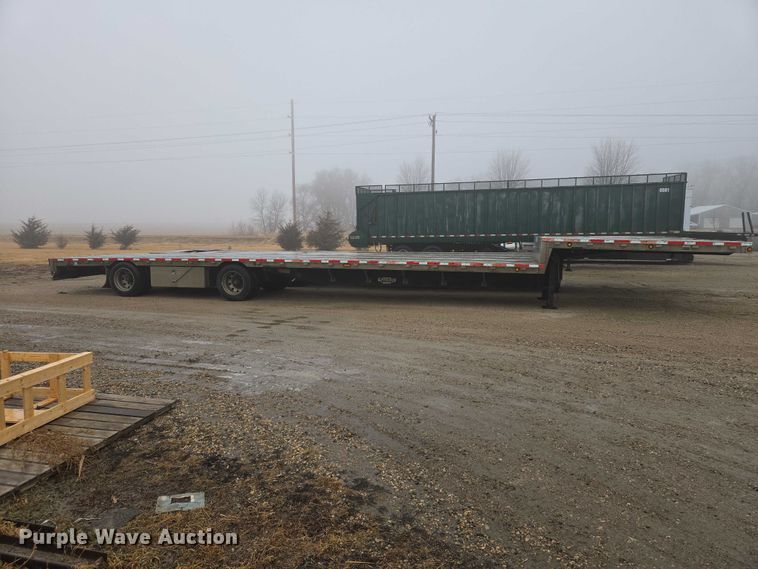 image for item EV5558 2004 Wilson CFD-900 drop deck trailer