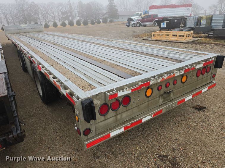 image for item EV5558 2004 Wilson CFD-900 drop deck trailer
