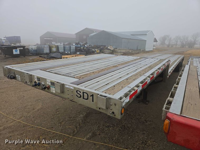 image for item EV5558 2004 Wilson CFD-900 drop deck trailer