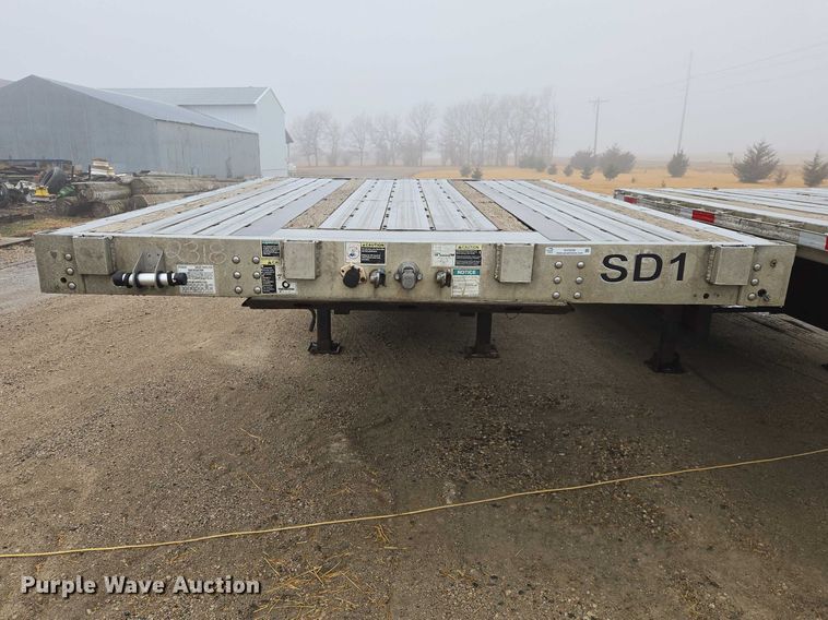 image for item EV5558 2004 Wilson CFD-900 drop deck trailer