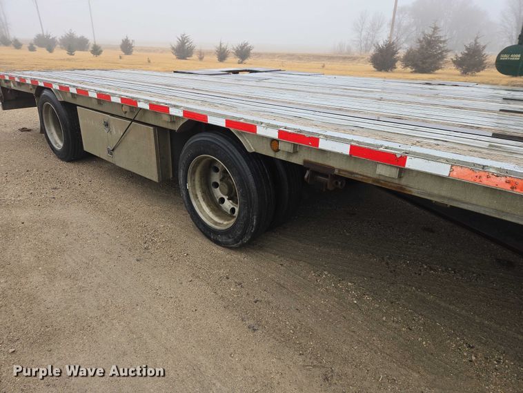 image for item EV5558 2004 Wilson CFD-900 drop deck trailer