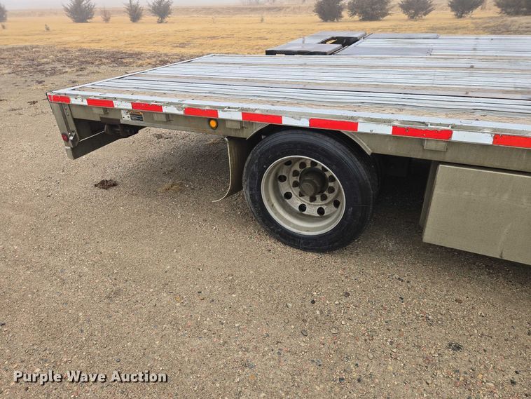 image for item EV5558 2004 Wilson CFD-900 drop deck trailer