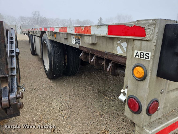 image for item EV5558 2004 Wilson CFD-900 drop deck trailer