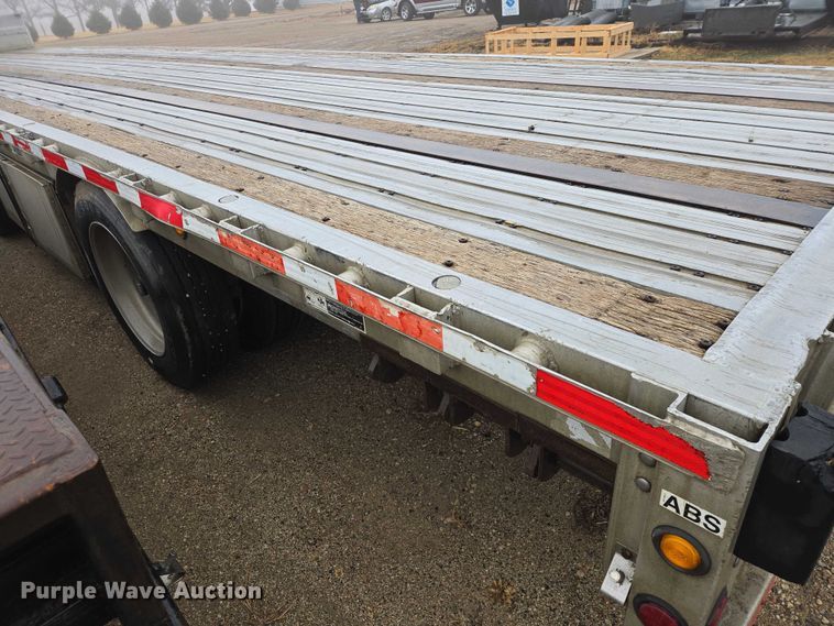 image for item EV5558 2004 Wilson CFD-900 drop deck trailer