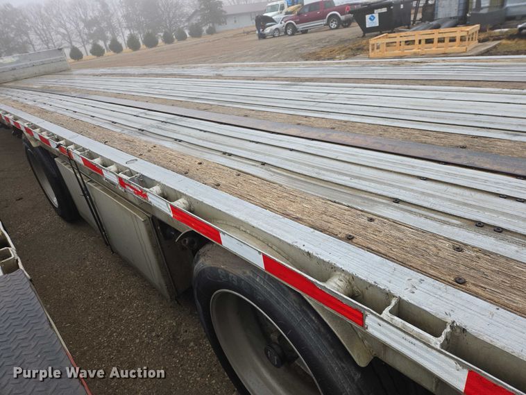 image for item EV5558 2004 Wilson CFD-900 drop deck trailer