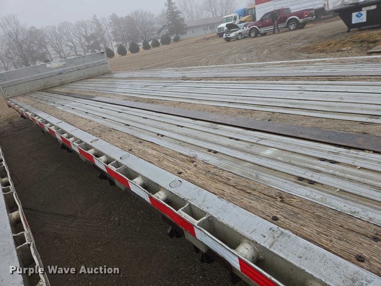 image for item EV5558 2004 Wilson CFD-900 drop deck trailer