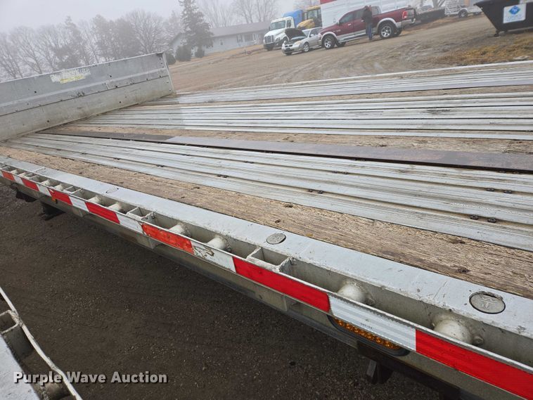 image for item EV5558 2004 Wilson CFD-900 drop deck trailer