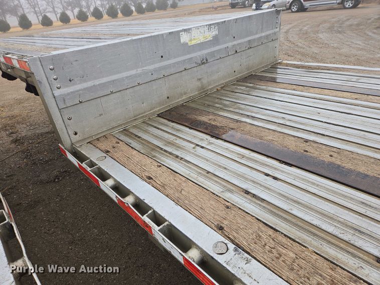 image for item EV5558 2004 Wilson CFD-900 drop deck trailer