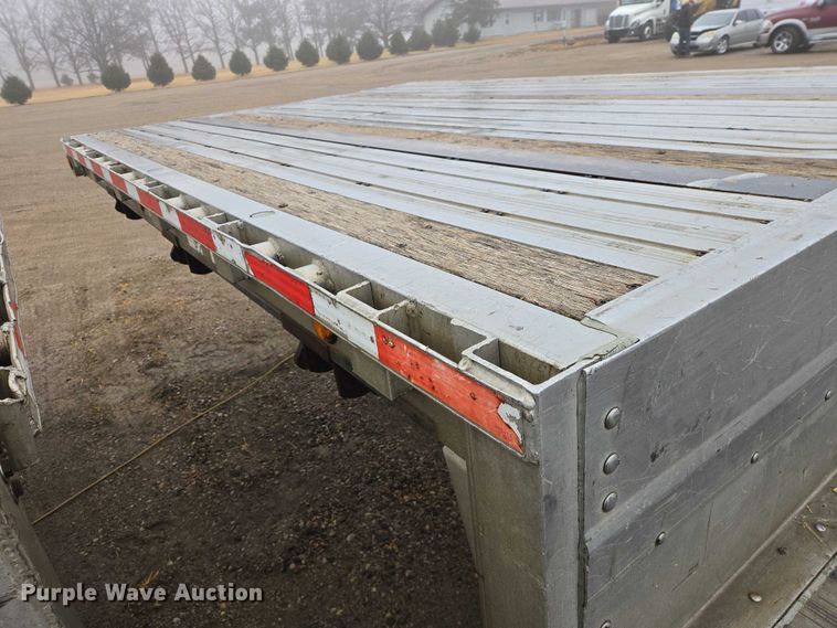 image for item EV5558 2004 Wilson CFD-900 drop deck trailer