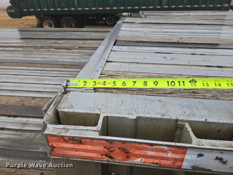 image for item EV5558 2004 Wilson CFD-900 drop deck trailer