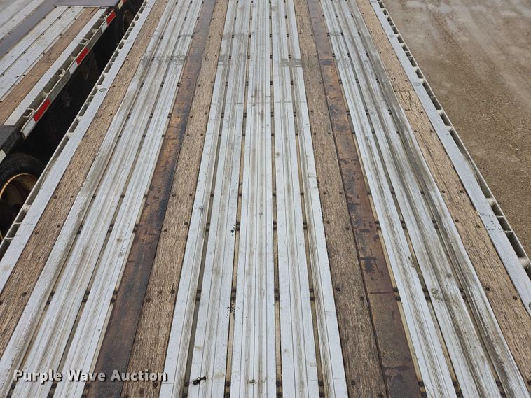 image for item EV5558 2004 Wilson CFD-900 drop deck trailer