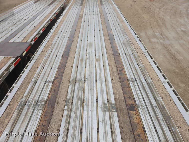 image for item EV5558 2004 Wilson CFD-900 drop deck trailer