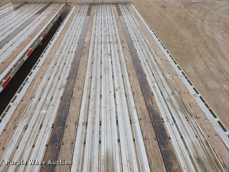 image for item EV5558 2004 Wilson CFD-900 drop deck trailer