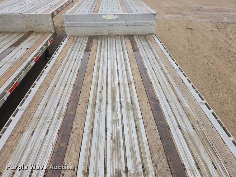 image for item EV5558 2004 Wilson CFD-900 drop deck trailer