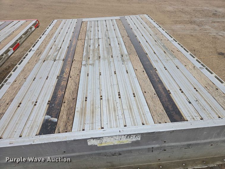 image for item EV5558 2004 Wilson CFD-900 drop deck trailer