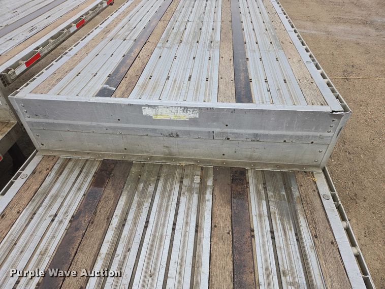 image for item EV5558 2004 Wilson CFD-900 drop deck trailer