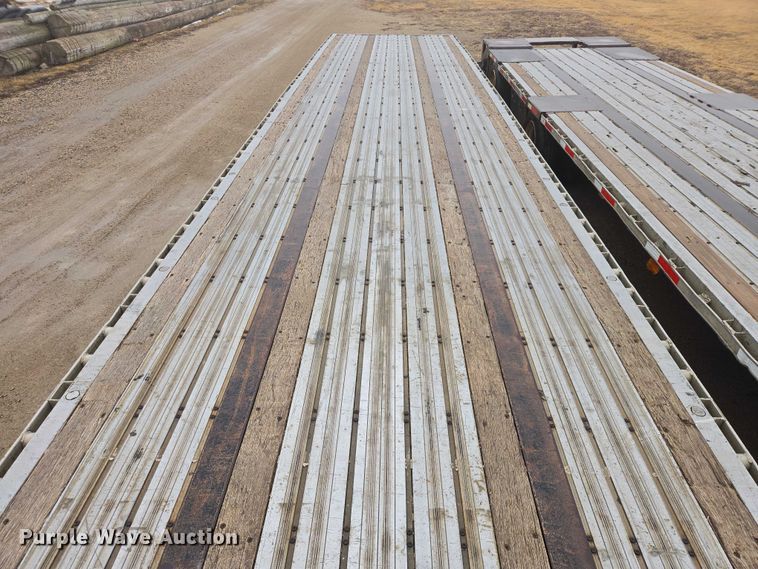 image for item EV5558 2004 Wilson CFD-900 drop deck trailer