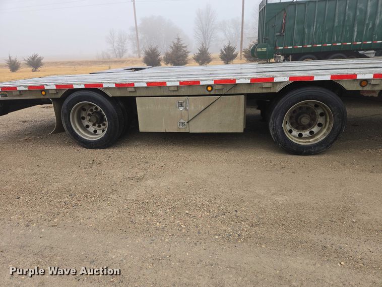 image for item EV5558 2004 Wilson CFD-900 drop deck trailer
