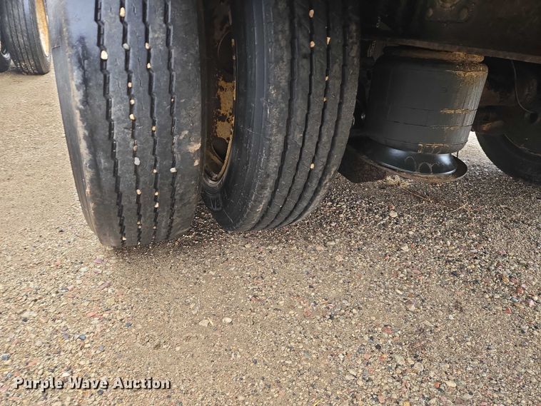 image for item EV5558 2004 Wilson CFD-900 drop deck trailer