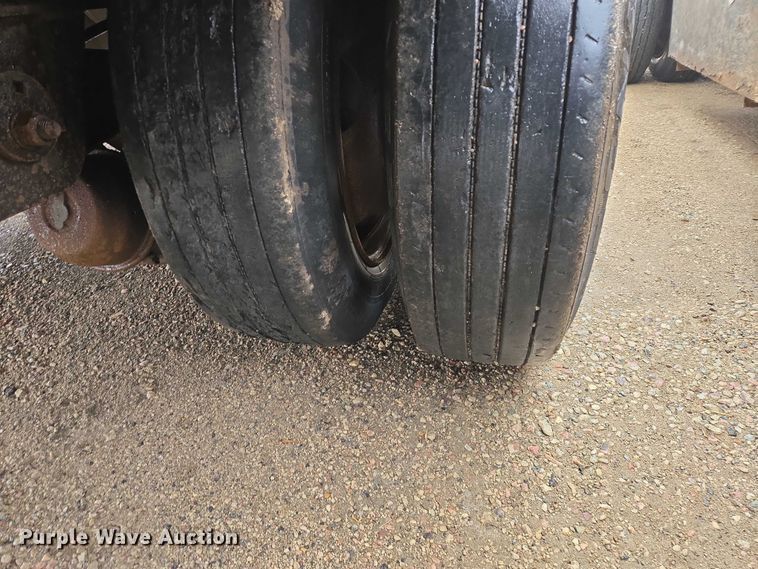 image for item EV5558 2004 Wilson CFD-900 drop deck trailer