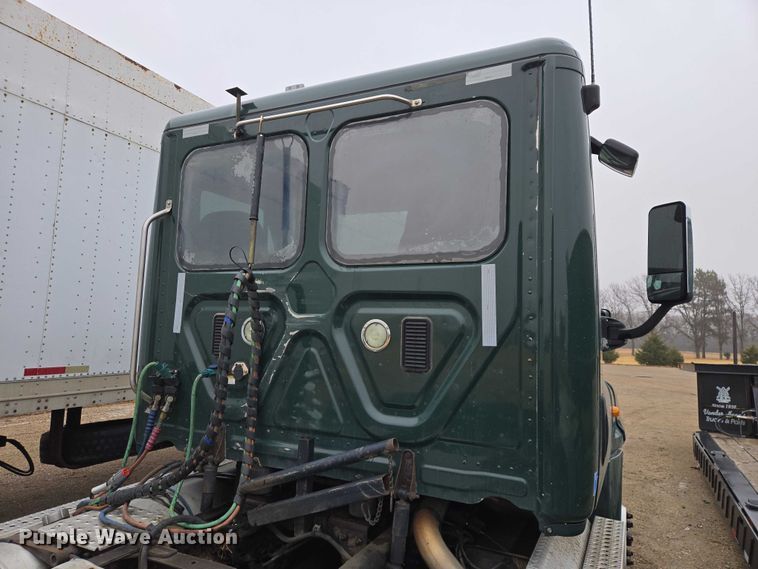 image for item EV5560 2016 Freightliner Cascadia semi truck