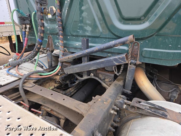 image for item EV5560 2016 Freightliner Cascadia semi truck