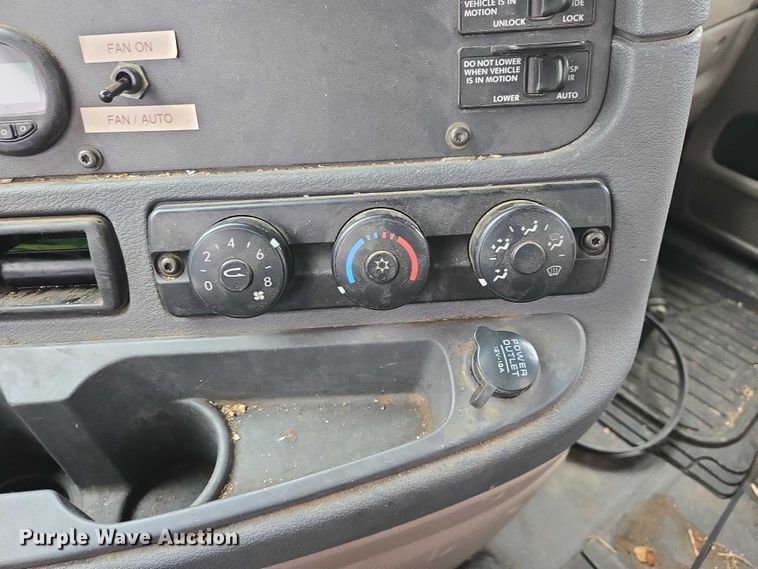 image for item EV5560 2016 Freightliner Cascadia semi truck