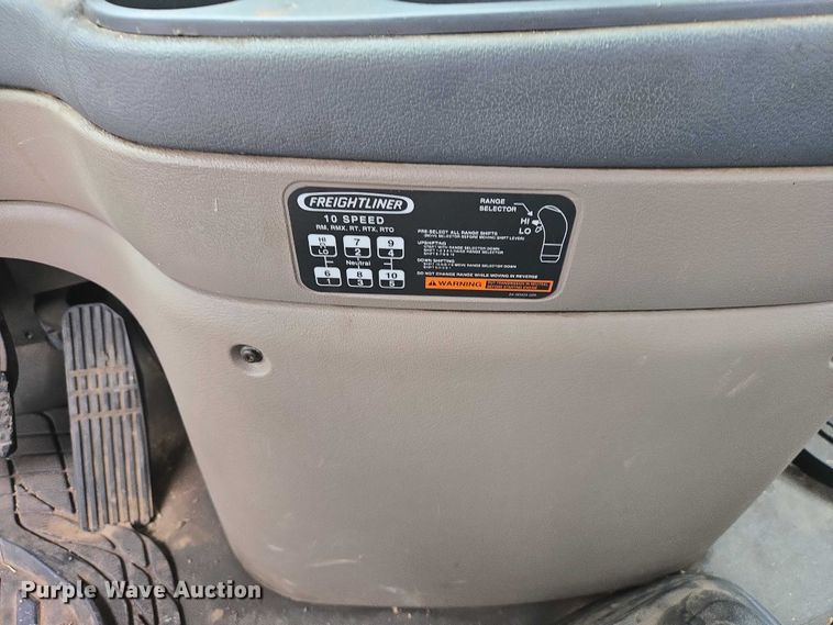 image for item EV5560 2016 Freightliner Cascadia semi truck