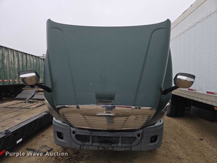 image for item EV5560 2016 Freightliner Cascadia semi truck