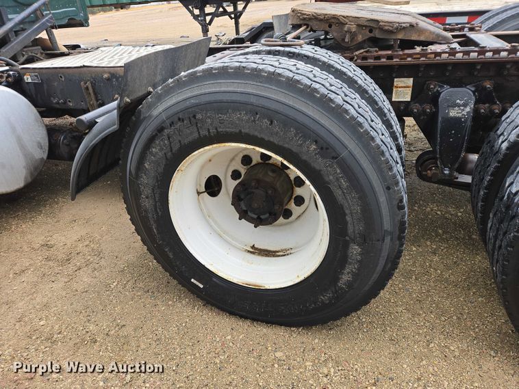 image for item EV5560 2016 Freightliner Cascadia semi truck