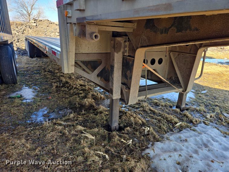 image for item EV5568 2006 Wilson CFD-900 drop deck trailer