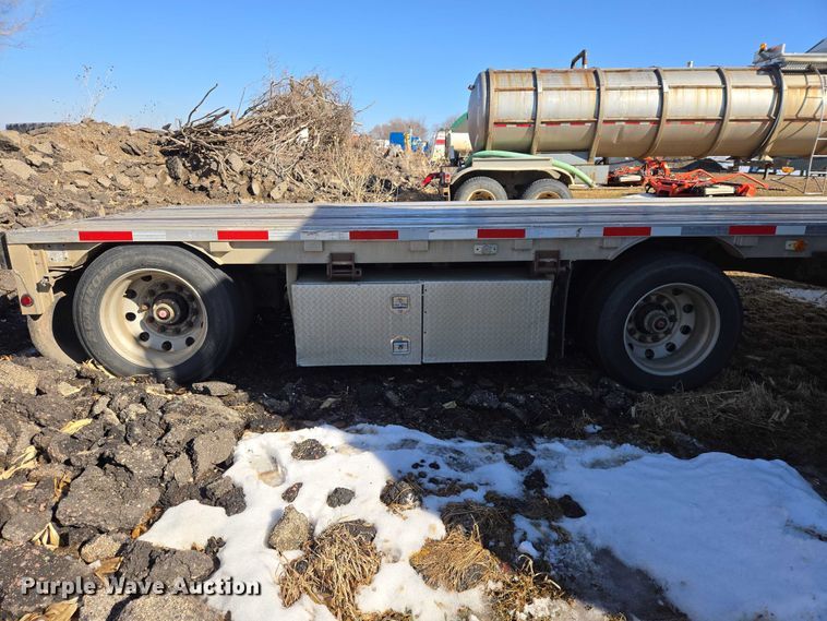 image for item EV5568 2006 Wilson CFD-900 drop deck trailer