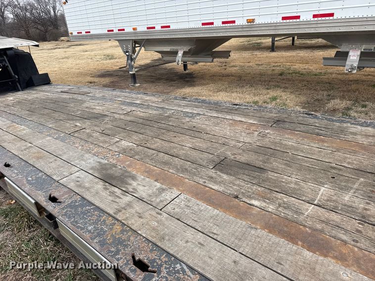 image for item FB0931 2006 Landoll 825 lowboy equipment trailer