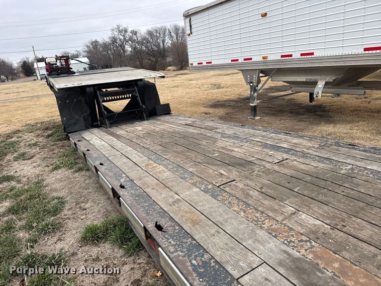 image for item FB0931 2006 Landoll 825 lowboy equipment trailer