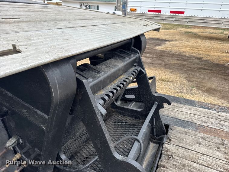 image for item FB0931 2006 Landoll 825 lowboy equipment trailer