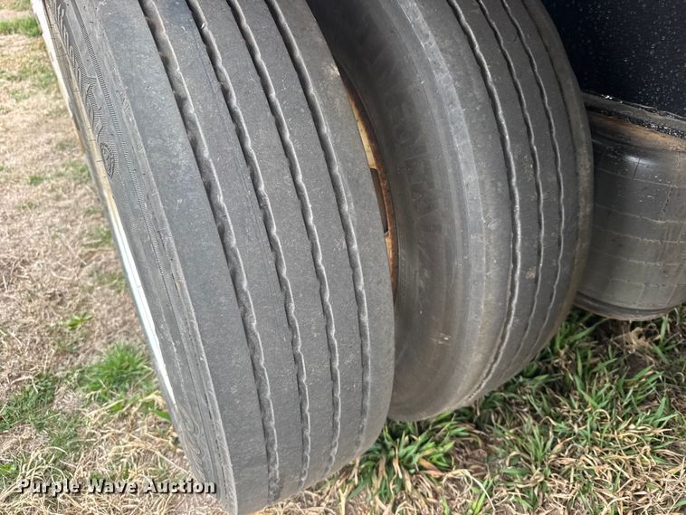 image for item FB0931 2006 Landoll 825 lowboy equipment trailer