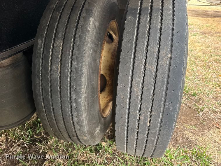 image for item FB0931 2006 Landoll 825 lowboy equipment trailer