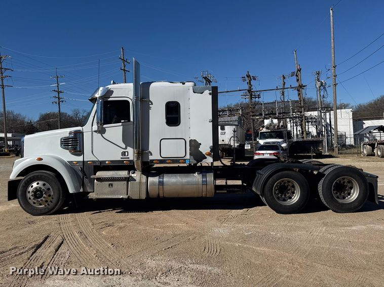 image for item FB0933 2012 Freightliner Coronado semi truck