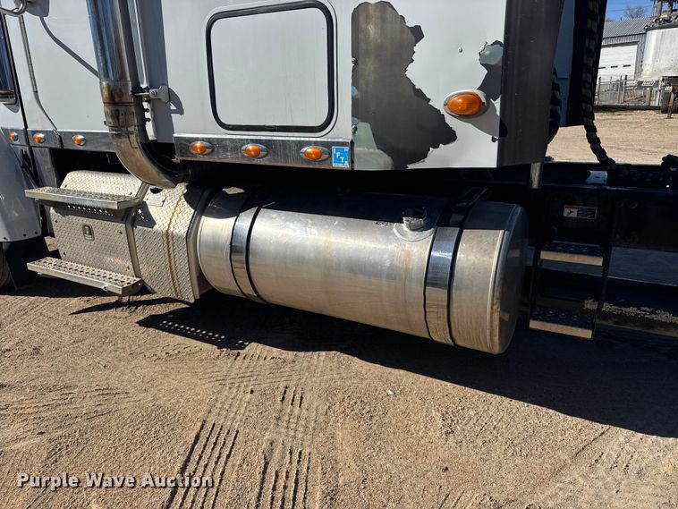 image for item FB0933 2012 Freightliner Coronado semi truck