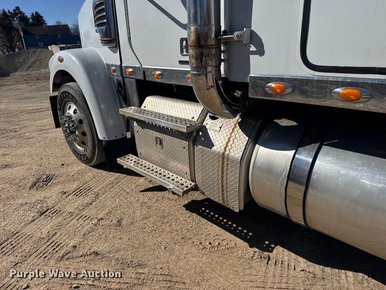 image for item FB0933 2012 Freightliner Coronado semi truck