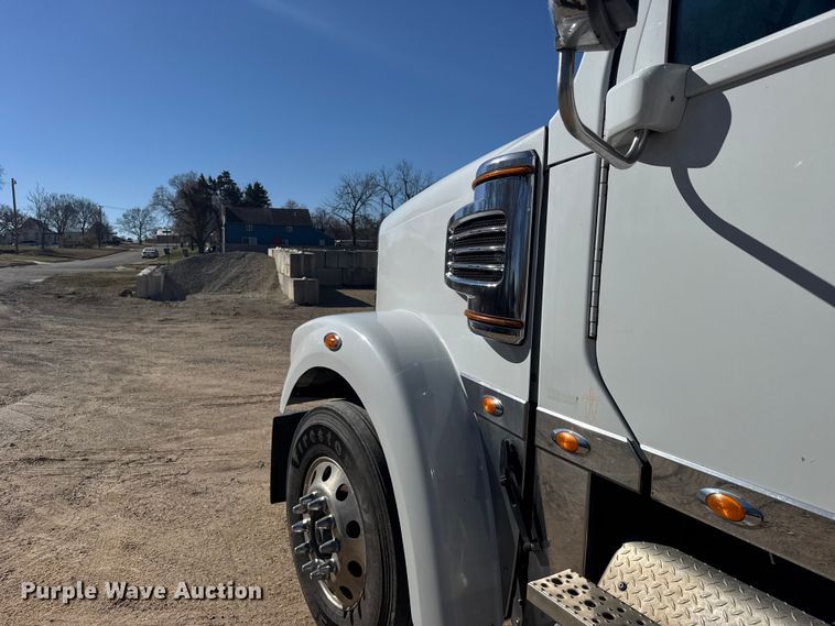 image for item FB0933 2012 Freightliner Coronado semi truck