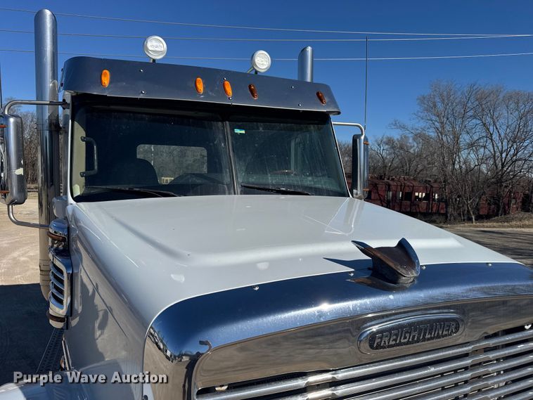 image for item FB0933 2012 Freightliner Coronado semi truck