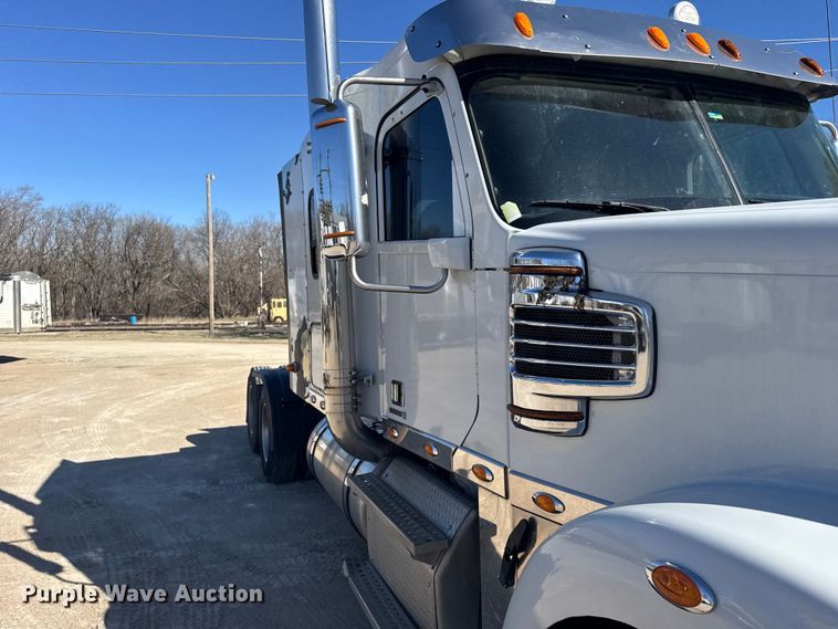 image for item FB0933 2012 Freightliner Coronado semi truck