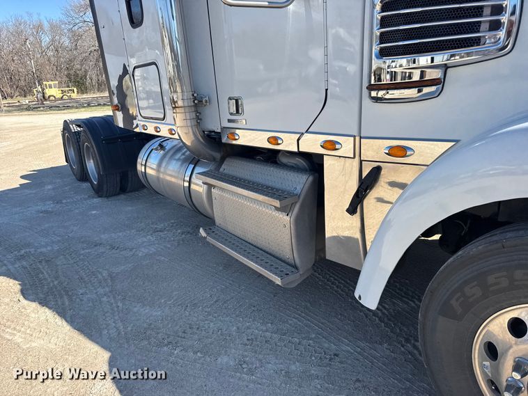 image for item FB0933 2012 Freightliner Coronado semi truck