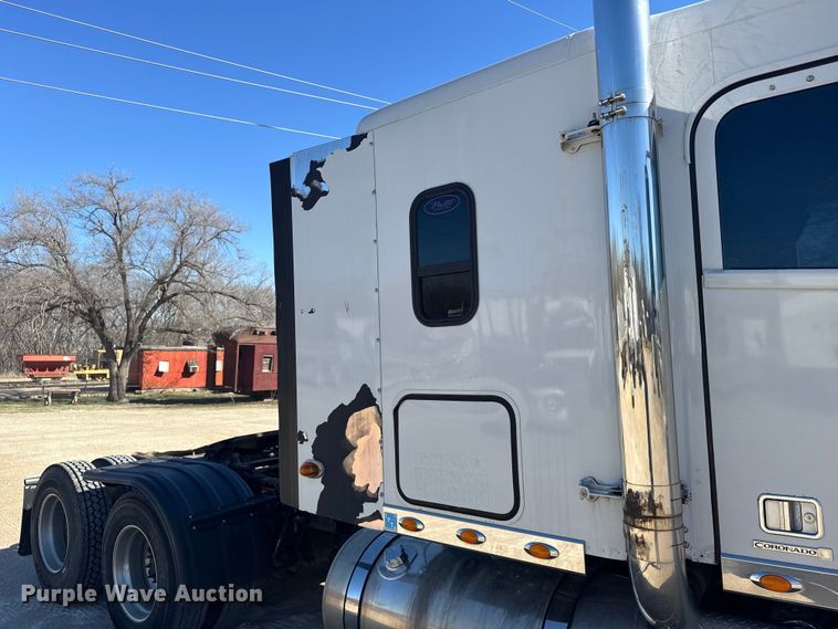 image for item FB0933 2012 Freightliner Coronado semi truck