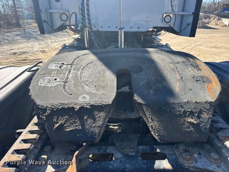 image for item FB0933 2012 Freightliner Coronado semi truck