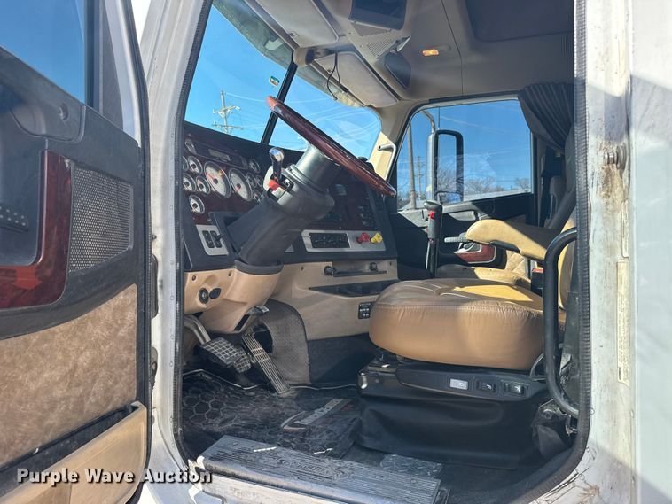 image for item FB0933 2012 Freightliner Coronado semi truck