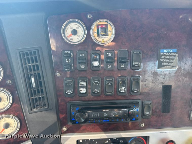 image for item FB0933 2012 Freightliner Coronado semi truck