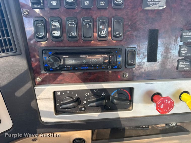 image for item FB0933 2012 Freightliner Coronado semi truck