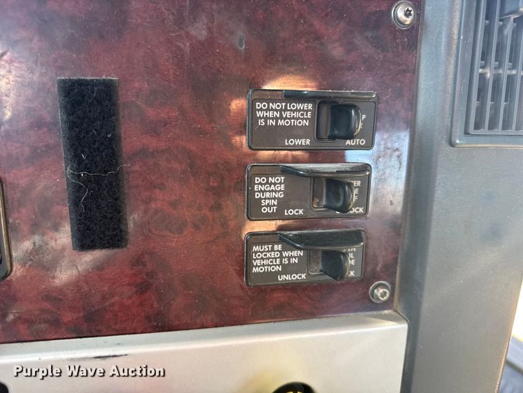 image for item FB0933 2012 Freightliner Coronado semi truck